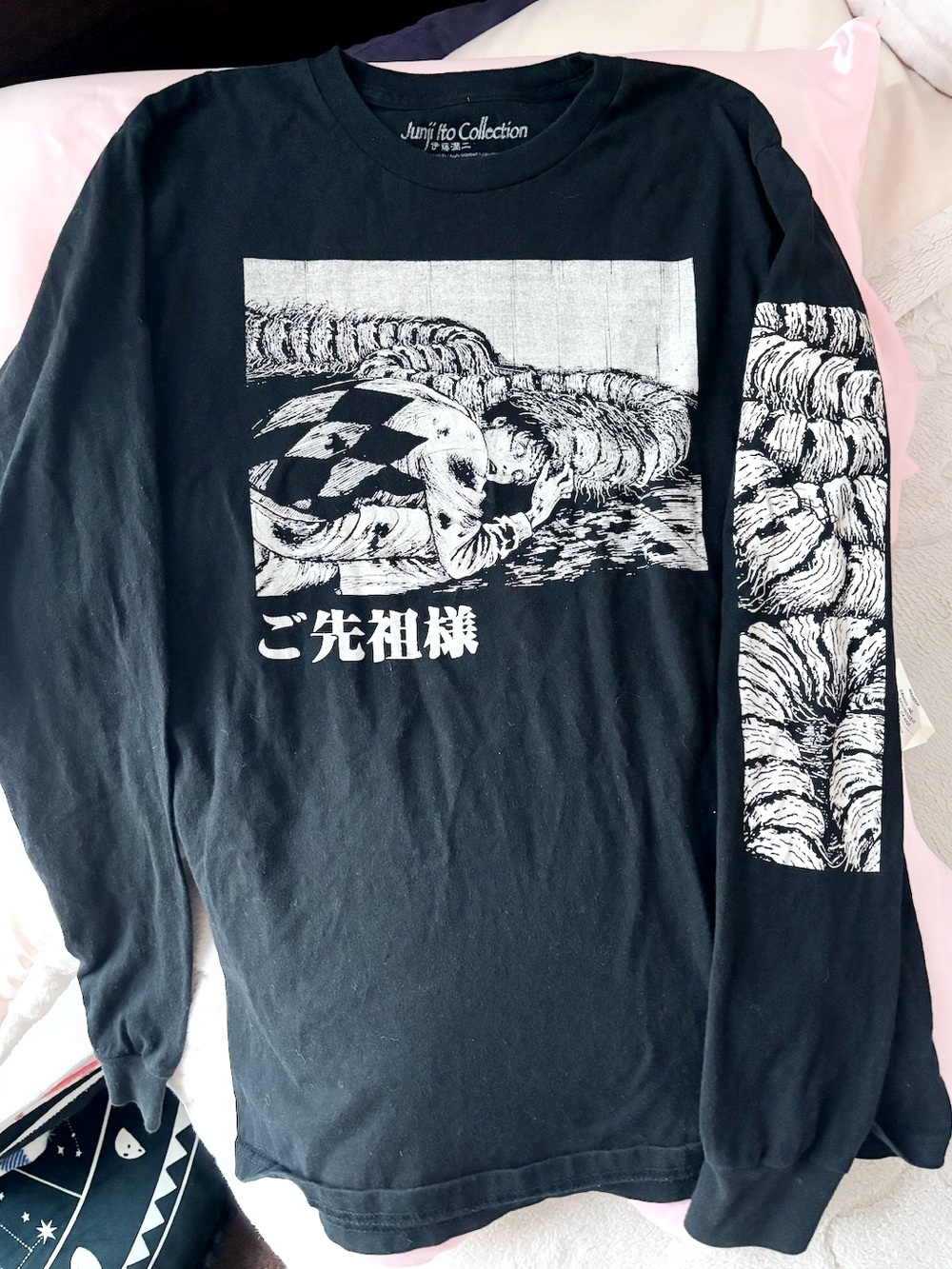 Junji Ito - Hot Topic Long Sleeve Graphic Sweater (Size Small)